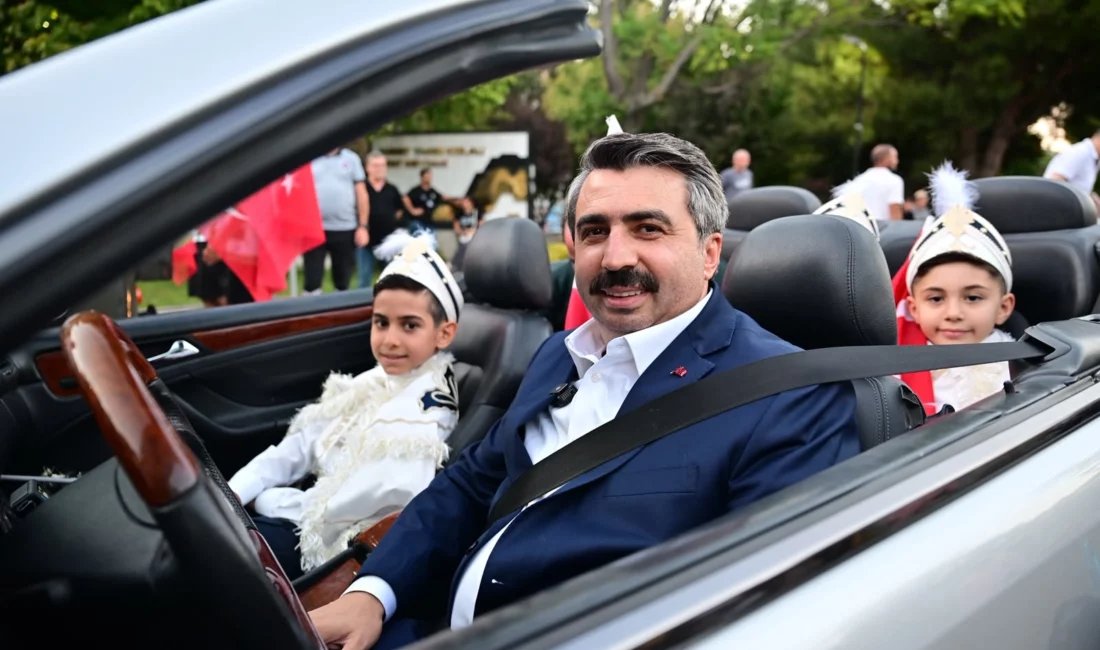 Bursa'da Yıldırım Belediyesi'nin geleneksel hale getirdiği Sünnet Şöleni, bu yıl