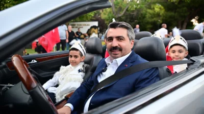 Bursa'da Yıldırım Belediyesi'nin geleneksel hale getirdiği Sünnet Şöleni, bu yıl