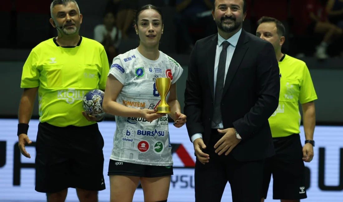Kadınlar Hentbol Süper Ligi'nde mücadele eden Bursa Büyükşehir Belediyespor, Ankara’da