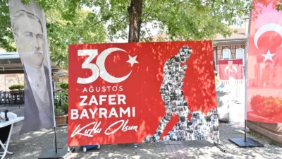 Bursa Büyükşehir Belediyesi, 30 Ağustos Zafer Bayramı kapsamında Atatürk Caddesi’ndeki