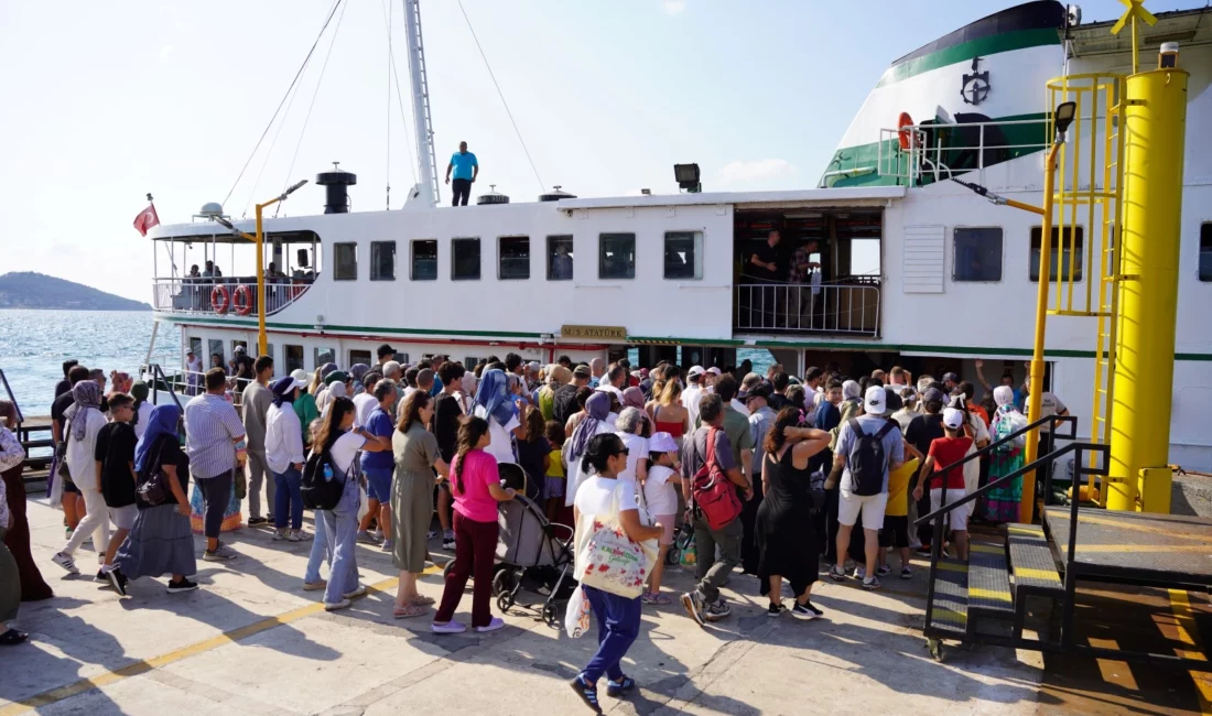 Kocaeli Büyükşehir Belediyesi’nin yaz sezonu boyunca düzenlediği “Büyükada’ya Yolculuk” seferleri