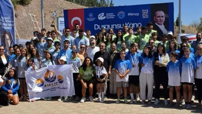 Bursa Büyükşehir Belediyespor bünyesindeki kano takımı, Eskişehir’de düzenlenen Durgunsu Kano