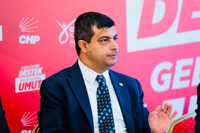 CHP Genel Başkan Yardımcısı Deniz Demir, basın toplantısında başka partileri