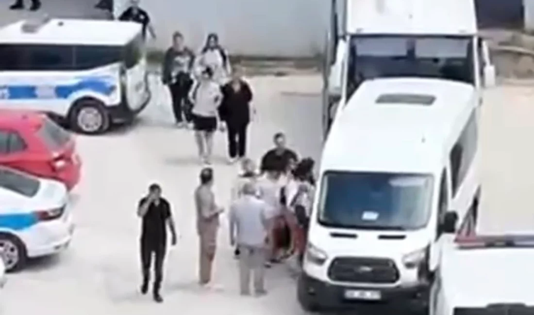 Düzce’nin Akçakoca ilçesinde, vatandaşları telefonla arayarak kendilerini müşteri hizmetleri personeli