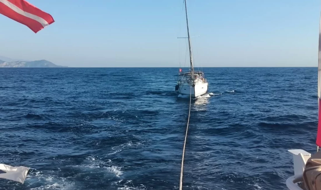 Muğla’nın Fethiye ilçesi Tersane Adası açıklarında sürüklenen, içerisinde 5 kişinin