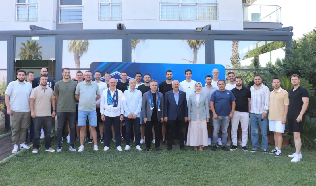 Efeler liginde  mücadele edecek olan  Gebze Belediyesi Voleybol