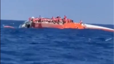 Girne–Mersin Taşucu seferini yapan bir katamaranın Girne açıklarında alabora olarak