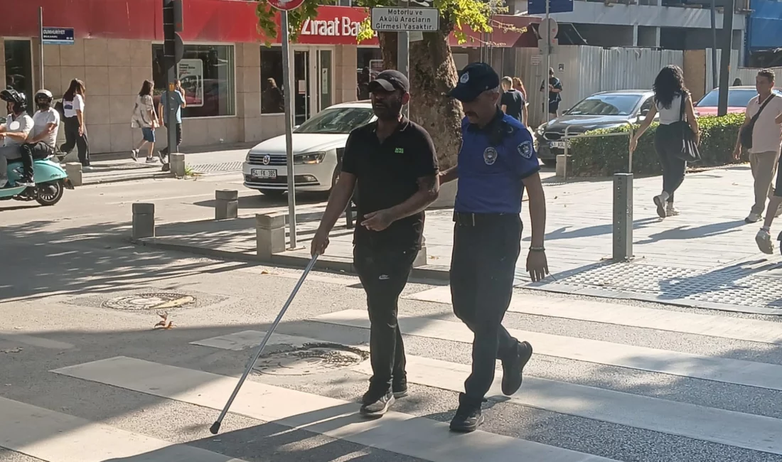 Kocaeli Büyükşehir Belediyesi Zabıta Dairesi Başkanlığı ekipleri, İzmit Cumhuriyet Bulvarı