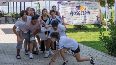 İzmir Büyükşehir Belediyesi ve Çağdaş Drama Derneği iş birliğinde Özdere