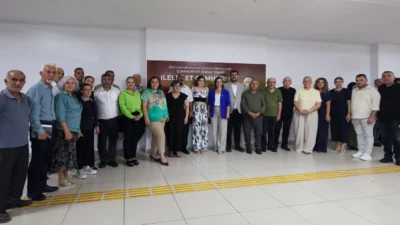 İzmir'de Karabağlar Belediye Başkanı Helil Kınay başkanlığındaki Ağustos ayı meclis