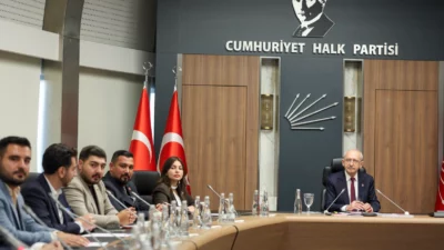 CHP Genel Başkanı Kemal Kılıçdaroğlu, göreve başlayan Gençlik Kolları Genel