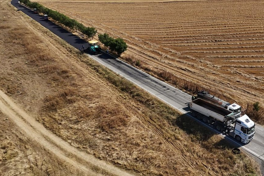 Tekirdağ Büyükşehir Belediyesi, kırsal mahallelerde ulaşım altyapısını güçlendirmeye yönelik yatırımlarını