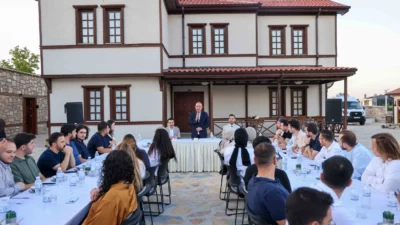 Konya'da Meram Belediye Başkanı Mustafa Kavuş, AK Parti gençliği ile