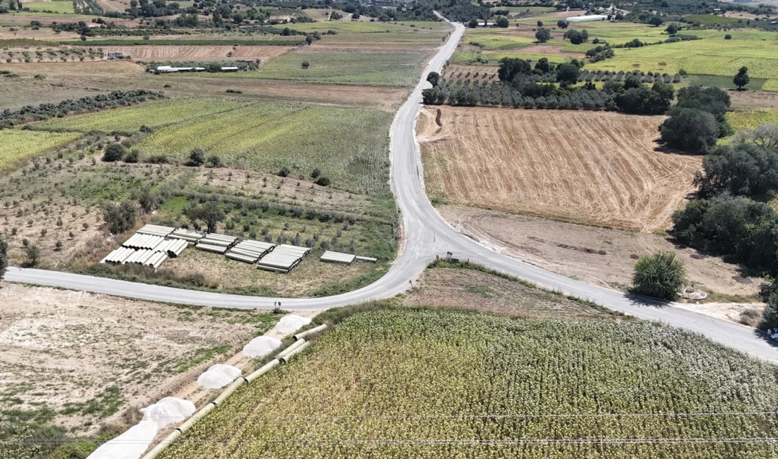 Mersin Büyükşehir Belediyesi, kırsal bölgelerde sathi asfalt döküm çalışmalarını hızlandırdı.