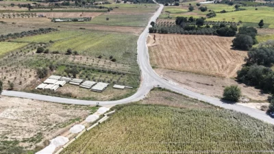 Mersin Büyükşehir Belediyesi, kırsal bölgelerde sathi asfalt döküm çalışmalarını hızlandırdı.
