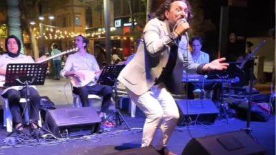 Bursa Büyükşehir Belediyesi’nin “Sahil Konserleri” kapsamında Mudanya Mütareke Meydanı’nda düzenlenen
