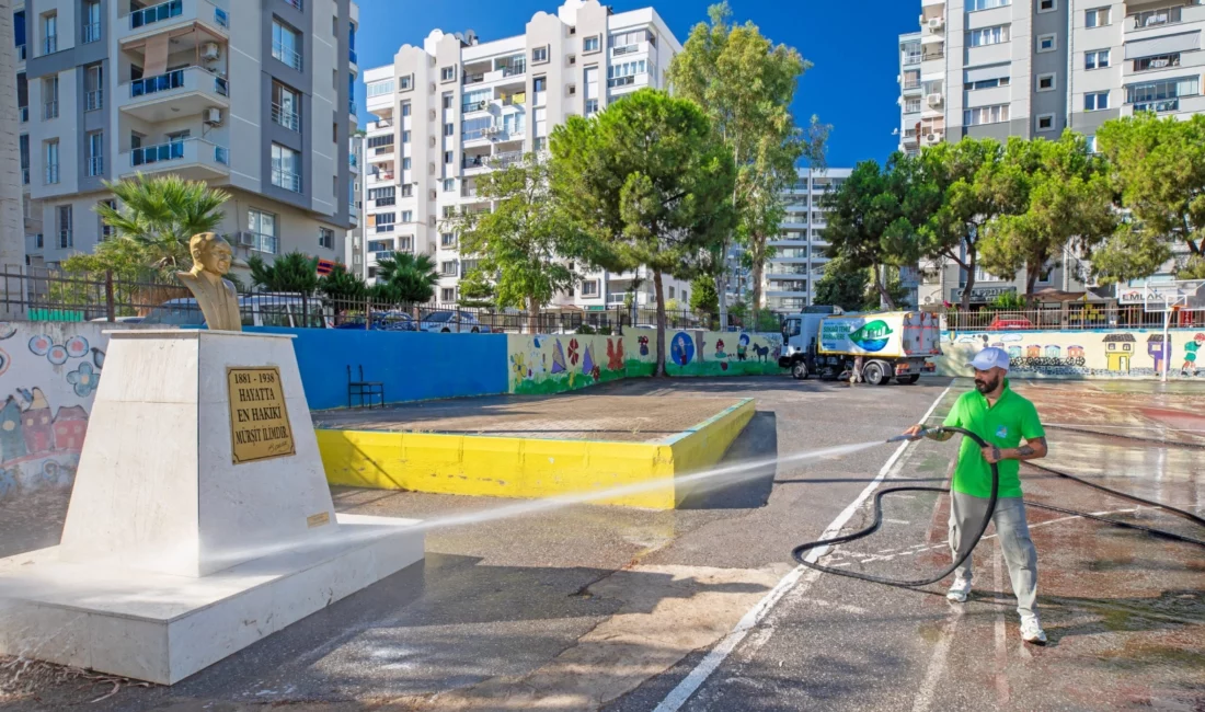 İzmir Narlıdere Belediyesi, 2026-2027 eğitim-öğretim yılı öncesinde ilçedeki okulların bahçelerinde yıkama ve
