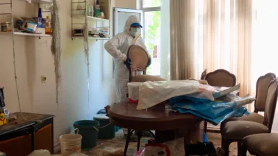 Yıldırım Belediyesi ekipleri, Vatan Mahallesi'ndeki bir çöp evi mahkeme kararıyla