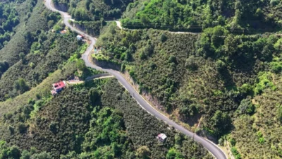 Ordu Büyükşehir Belediyesi, yıllardır süren yol sorunlarına çözüm getirerek bölge