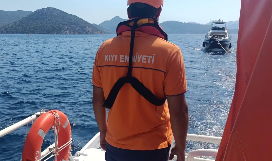 Muğla'da Tersane Adası önlerinde makine arızası yaşayan ve içinde 3