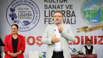 Trabzon Büyükşehir Belediye Başkanı Ahmet Metin Genç, Yomra'nın Demirciler Mahallesi'nde