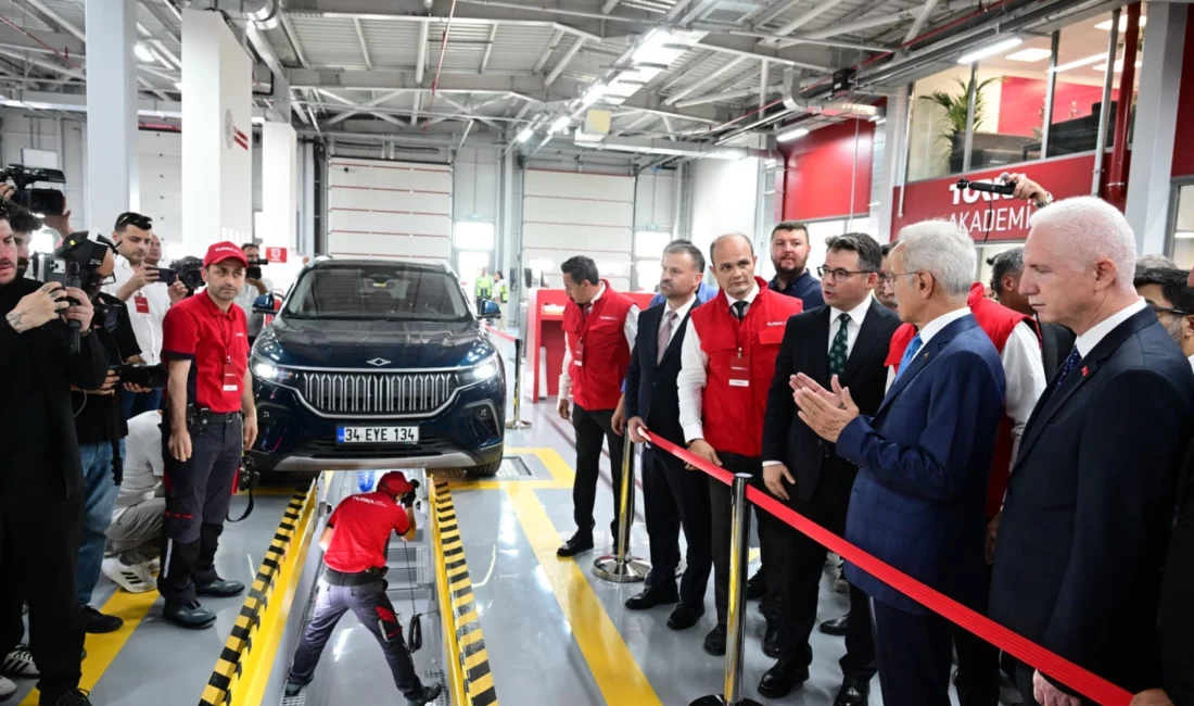 Ulaştırma ve Altyapı Bakanı Abdulkadir Uraloğlu, İstanbul Valisi Davut Gül