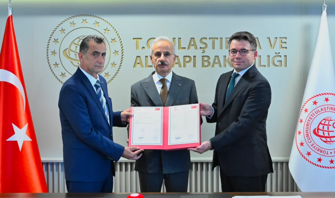 Ulaştırma ve Altyapı Bakanı Abdulkadir Uraloğlu, TÜRASAŞ tarafından üretilen yerli