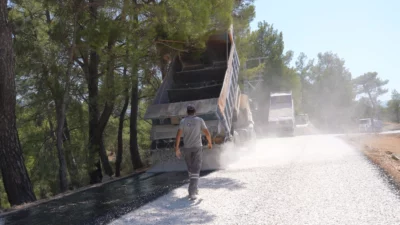 Antalya Büyükşehir Belediyesi, Kaş’ın kırsal mahallelerinde ulaşım konforunu artırmak amacıyla