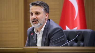 Bursa Büyükşehir Belediye Başkan Vekili Şahin Biba, değerlendirme toplantısında sahadaki