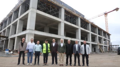 Çayırova Belediye Başkanı Bünyamin Çiftçi, yapımı devam eden Çayırova Devlet