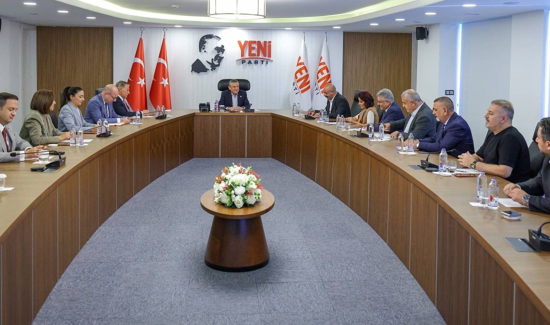 Özgür Özel Alevi Kurumlarının Temsilcileriyle Bir Araya Geldi