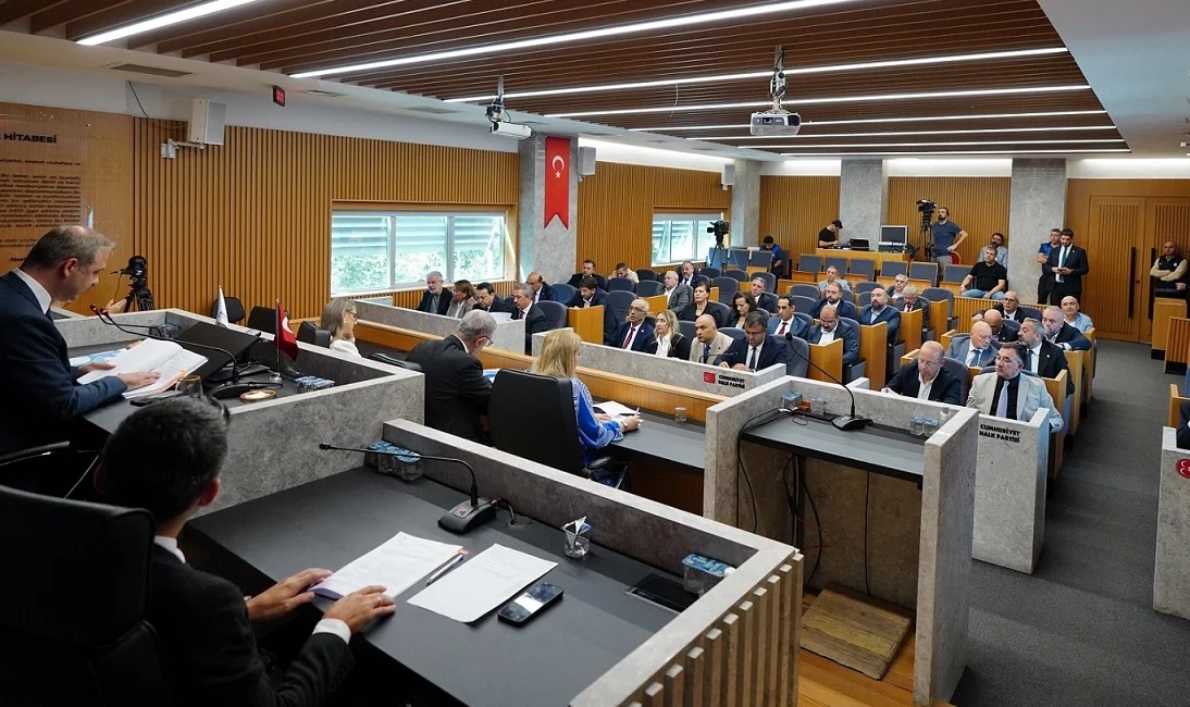 İstanbul'da Beylikdüzü Belediyesi Eylül Ayı Meclis Toplantısı’nın 1. birleşimi, iki