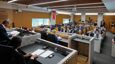 İstanbul'da Beylikdüzü Belediyesi Eylül Ayı Meclis Toplantısı’nın 1. birleşimi, iki