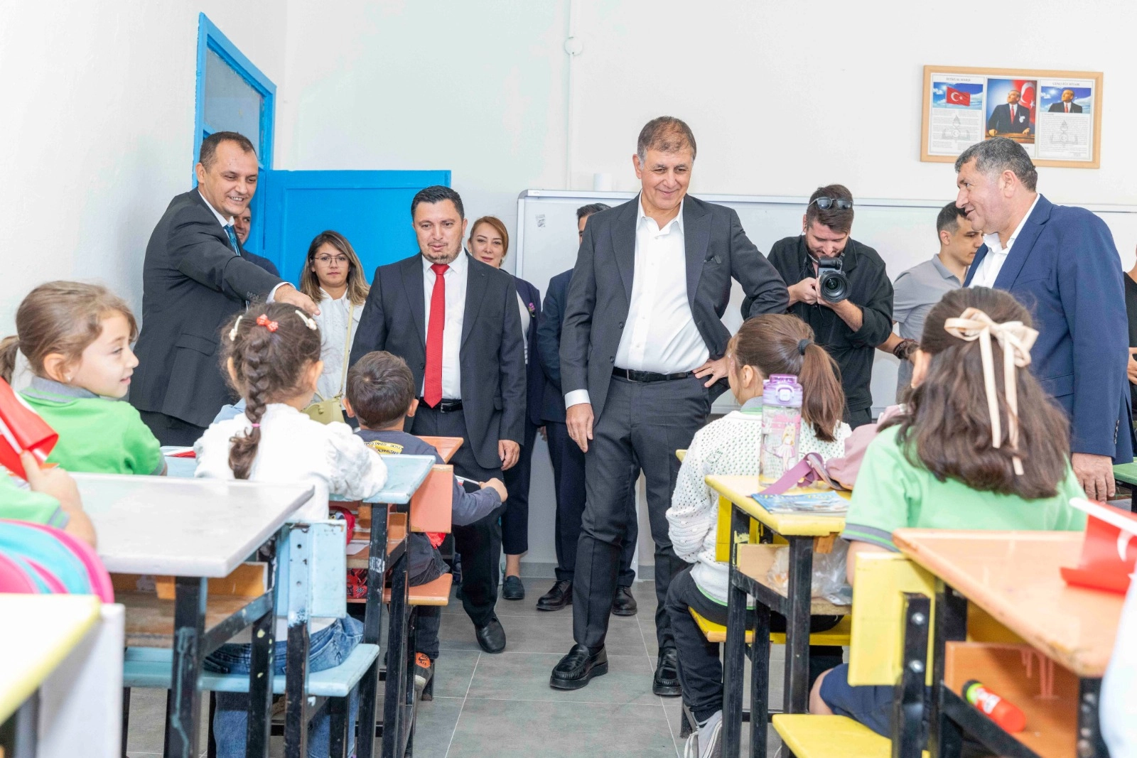 İzmir Büyükşehir Belediyesi, Bayındır Kızıloba İlkokulu’nu baştan aşağı yenileyerek çocukları
