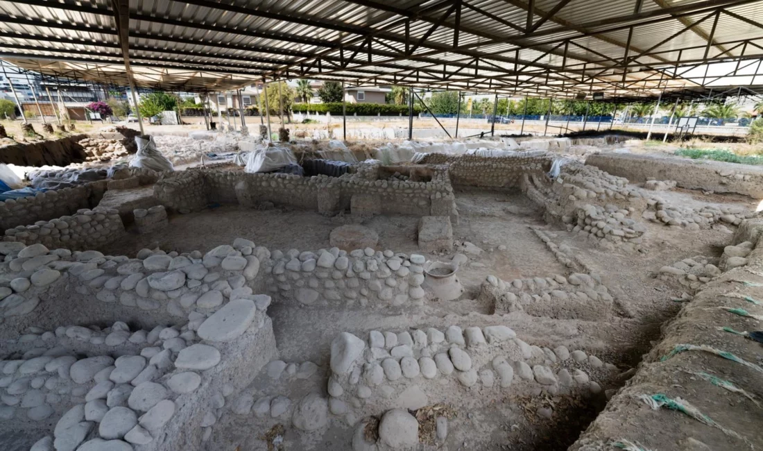 İzmir Büyükşehir Belediyesi, kentte yürütülen kazı çalışmalarına desteklerini sürdürüyor. İzmir’de