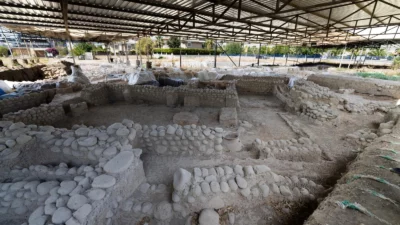 İzmir Büyükşehir Belediyesi, kentte yürütülen kazı çalışmalarına desteklerini sürdürüyor. İzmir’de