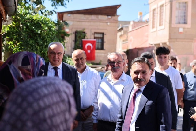 Kayseri Valisi Gökmen Çiçek, Melikgazi ilçesine bağlı Gesi Güney Mahallesi’ni