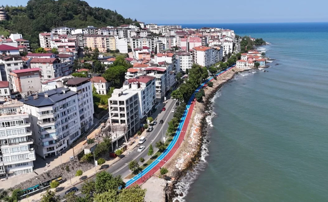 Ordu Büyükşehir Belediyesi, 2021 yılında Ünye’de başlattığı Bisiklet ve Yürüyüş Yolu