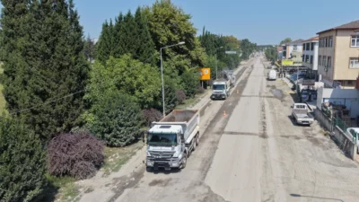 Sakarya Büyükşehir Belediyesi, Arifiye Atatürk Caddesi’nde altyapı çalışmalarını tamamlayarak üstyapı