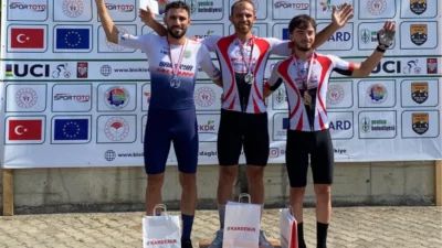 Sakarya Büyükşehir Belediyesi Spor Kulübü sporcuları, kano, kick boks ve