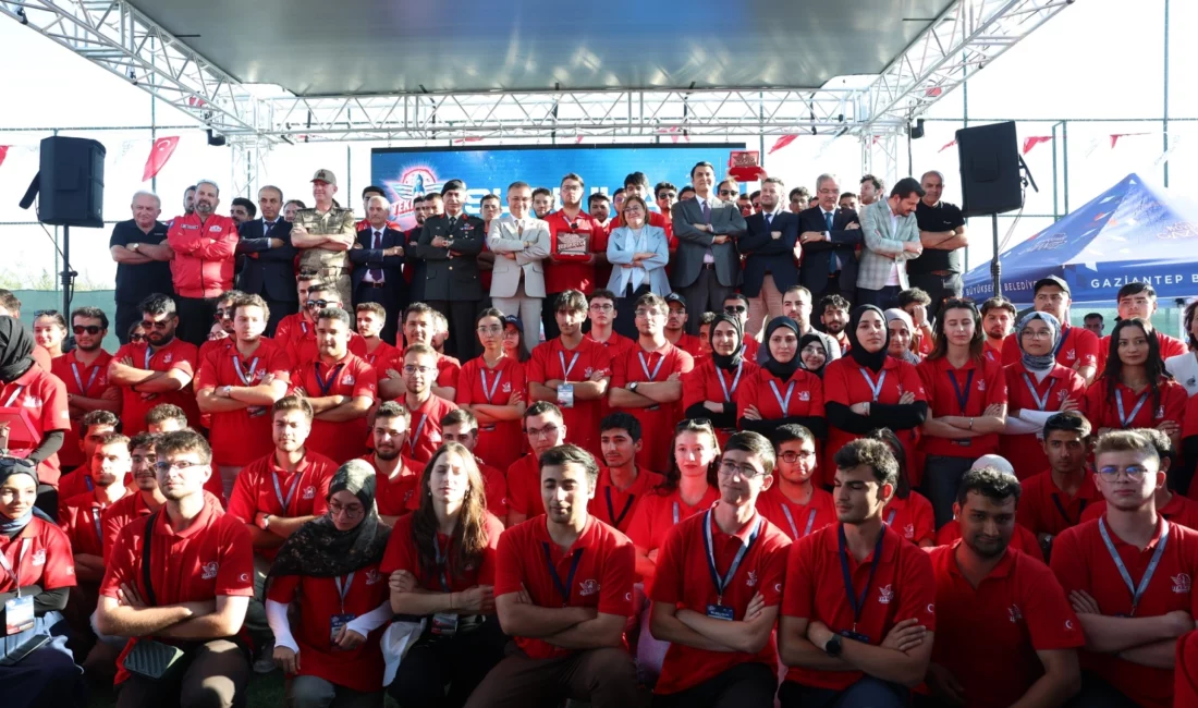Gaziantep’te TEKNOFEST 2026 kapsamında düzenlenen Sürü İHA Yarışması’nda ödüller sahiplerini