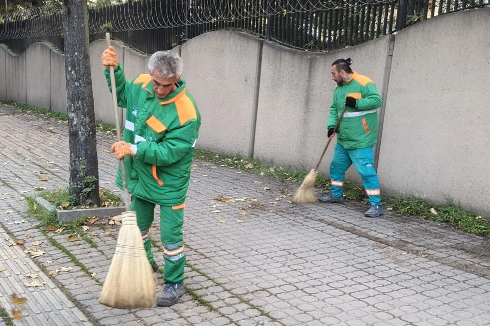 Osmangazi Belediyesi, temizlik hizmetlerini ilçenin ihtiyaçları doğrultusunda kesintisiz şekilde sürdürerek,