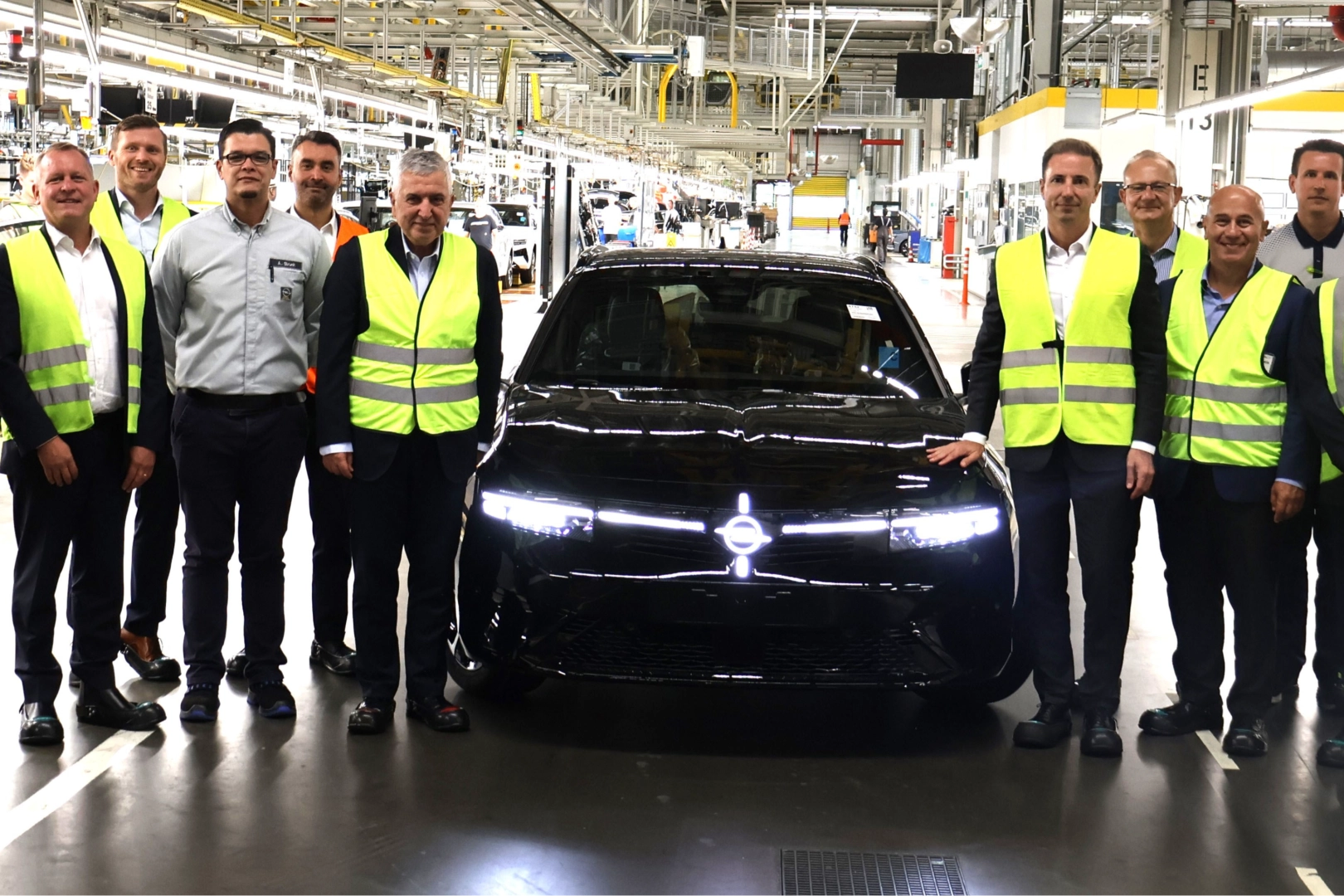 Tofaş CEO’su Cengiz Eroldu, Opel’in Almanya Rüsselsheim’daki Genel Merkezi’ni ziyaret