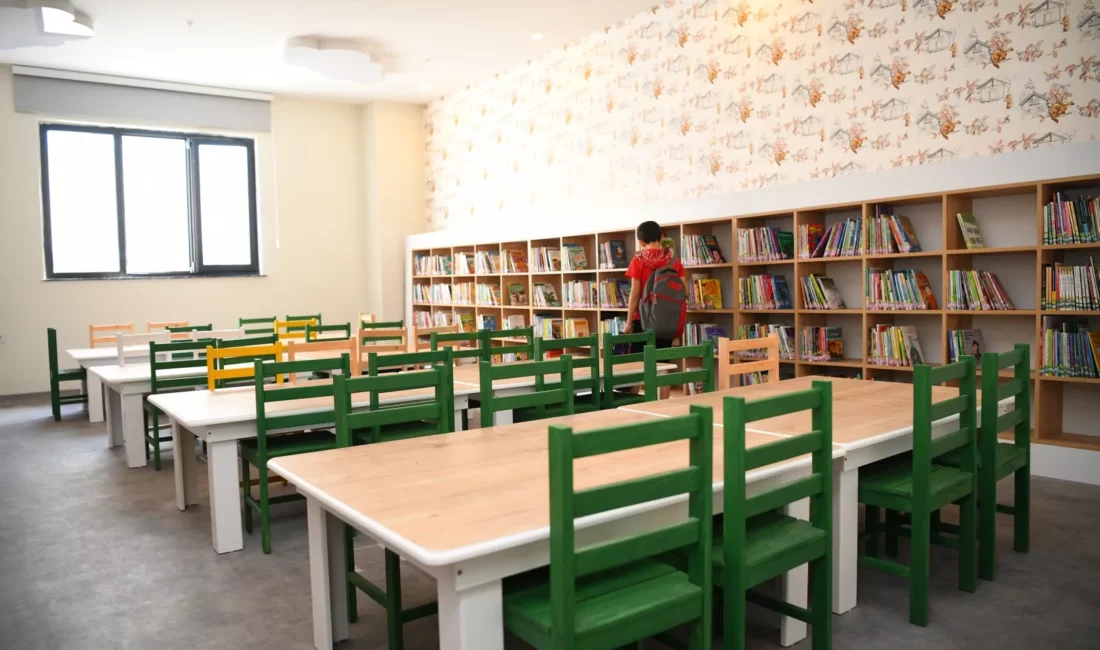 Çayırova Belediye Başkanı Bünyamin Çiftçi’nin ilçeye kazandırdığı kitap kahvelerde bulunan