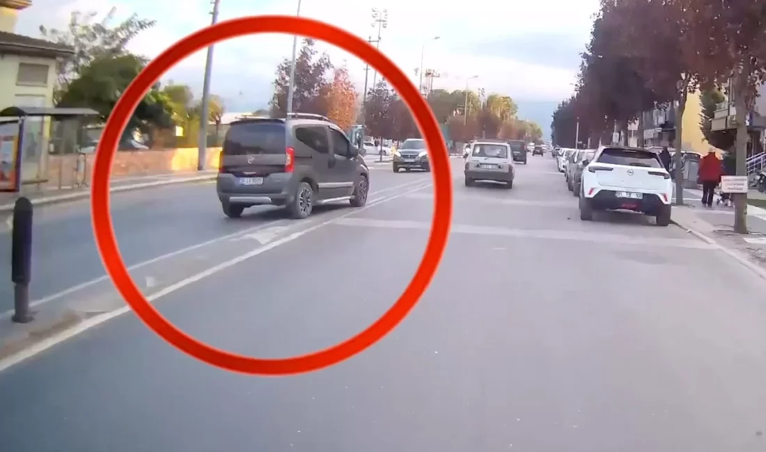Düzce'de bir petrol istasyonundan çıkan hafif ticari araç, ters yöne