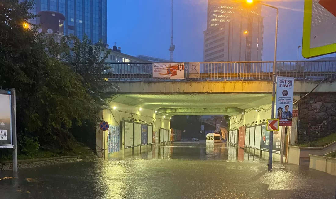 İstanbul genelinde etkili olan sağanak yağış nedeniyle AFAD ve 112