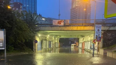İstanbul genelinde etkili olan sağanak yağış nedeniyle AFAD ve 112