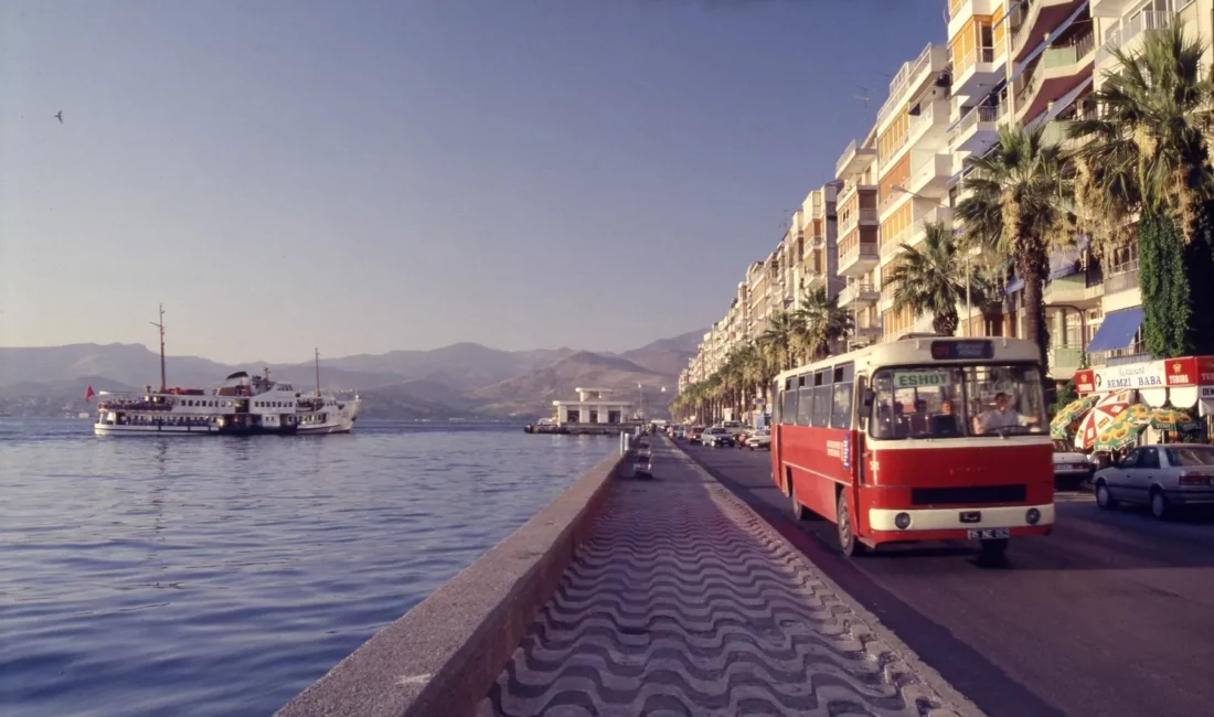 İzmir Büyükşehir Belediyesi, fotoğraf sanatçısı Yusuf Tuvi’nin yarım asırlık İzmir