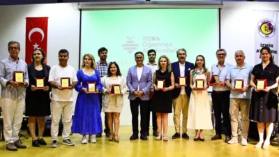 İzmir’de öğretmenlerin mesleki ve kültürel gelişimini desteklemek amacıyla düzenlenen Öğretmen