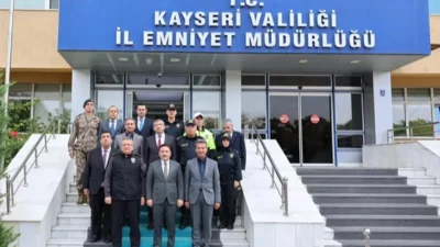 Kayseri Valisi Gökmen Çiçek, yeni atanan İl Emniyet Müdürü Sinan